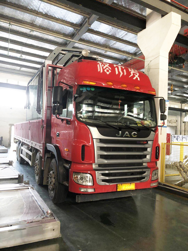 2018.6.27  江蘇邳州公交站臺、候車亭發(fā)貨